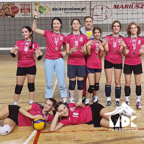 I MIEJSCE w „Mikołajkowym Turnieju Piłki Siatkowej” zdobyte!